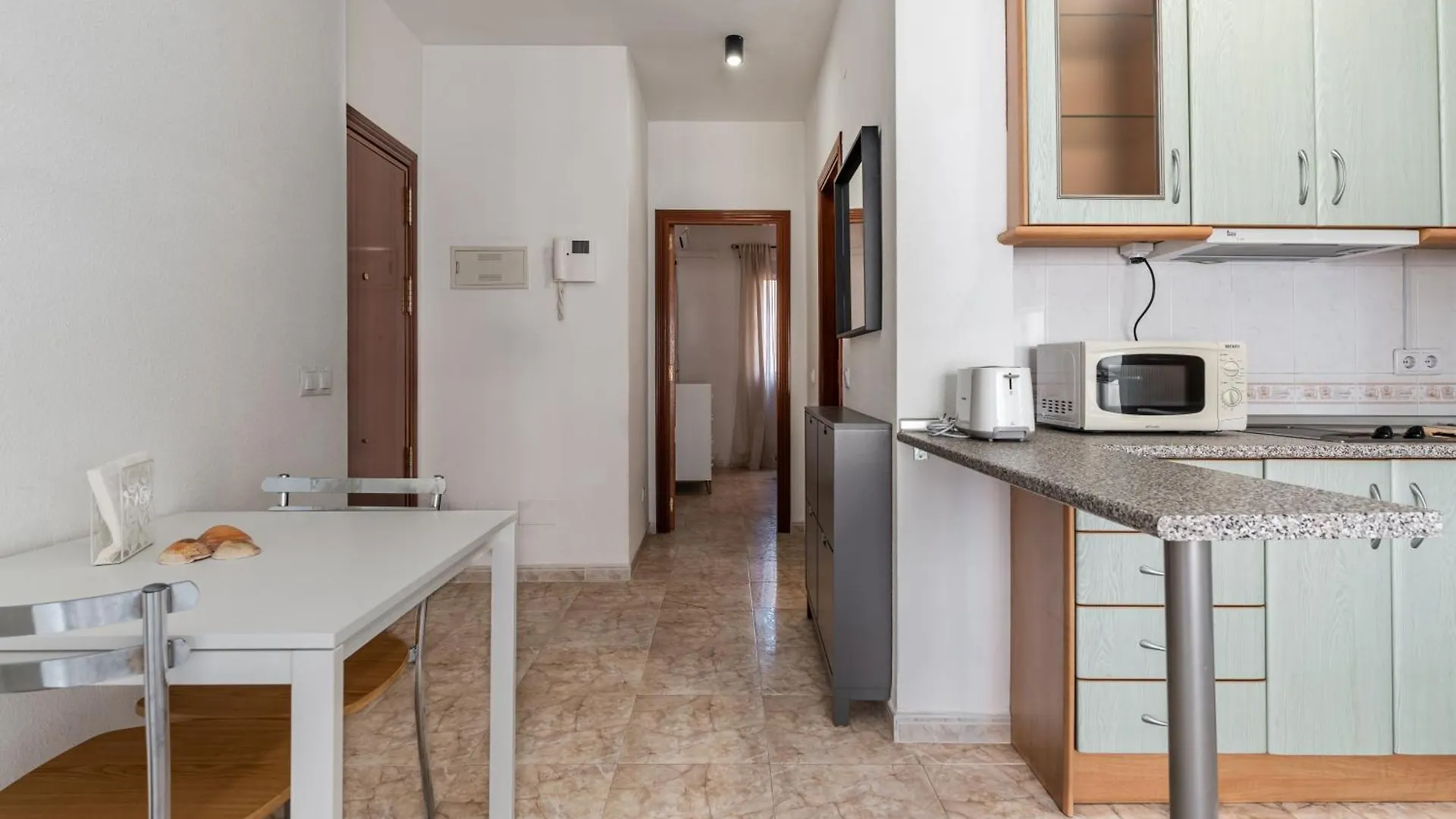 Quiet And Central Malaga Apartment 0*,  España